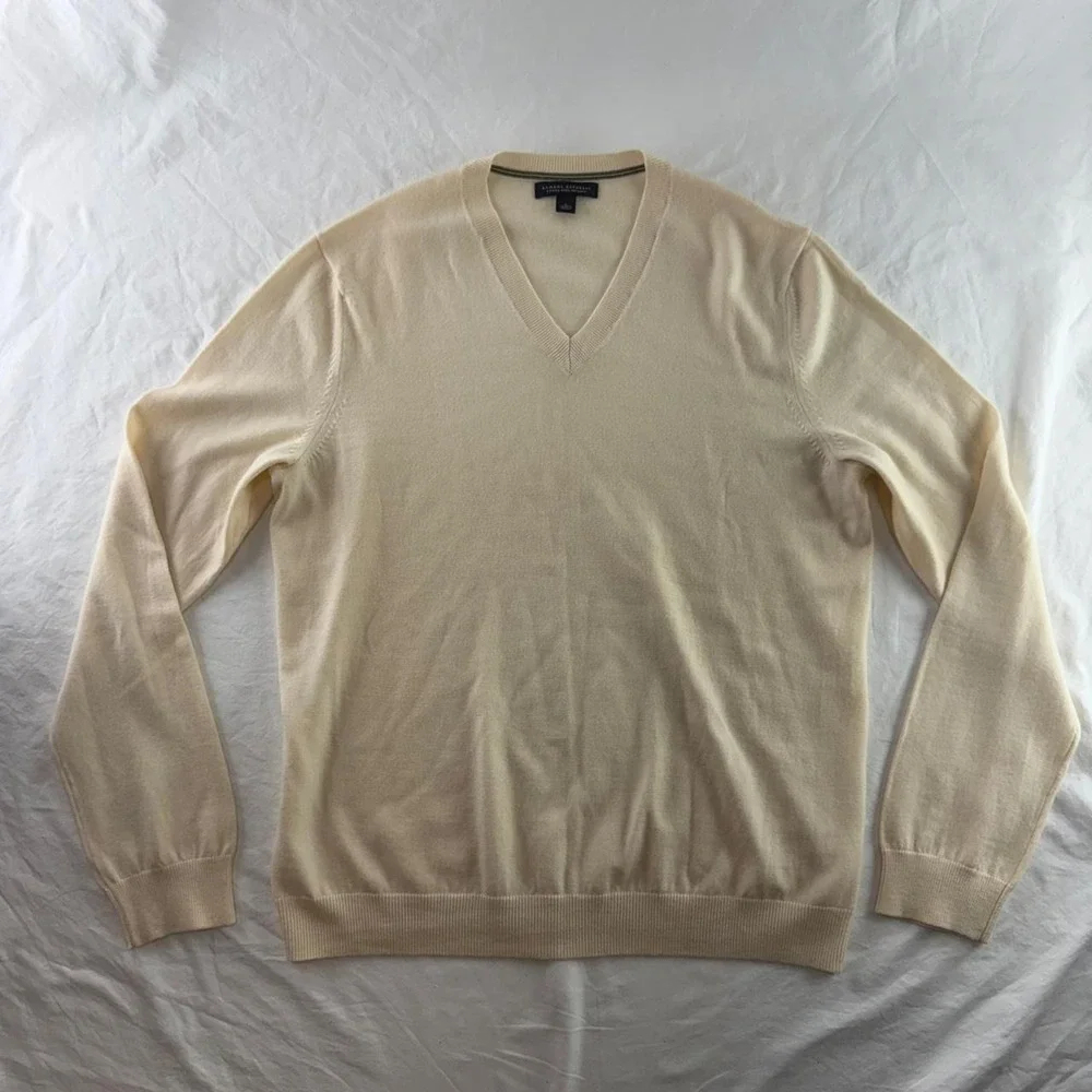 Banana Republic 100% Extra Fine Merino Wool V-Neck Cream Mens L Old Money Preppy